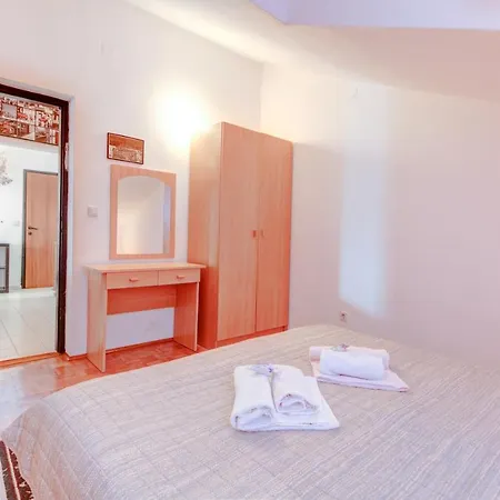 Kotoras Apartment Vrboska